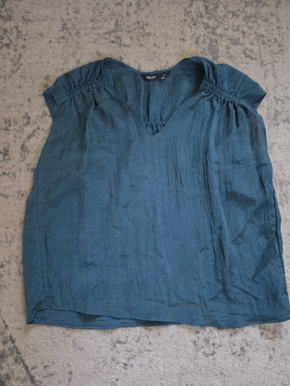 NWOT Simply Vera Wang Minimalist Teal Flowy Blouse